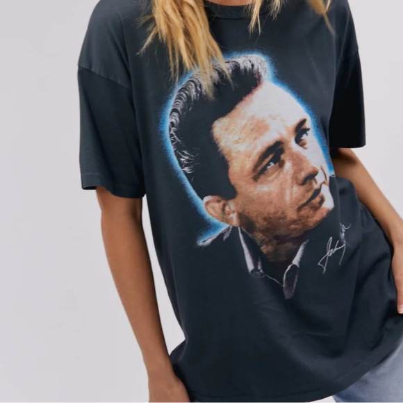 Day dreamer JOHNNY PORTRAIT MERCH TEE - Picture 2 of 3